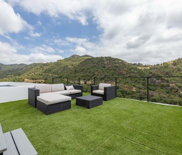 FANTASTIC LUXURIOUS VILLA IN MARBELLA - Photo 3