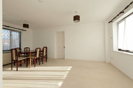 Robina Close, Northwood Hills, HA6 - Photo 2