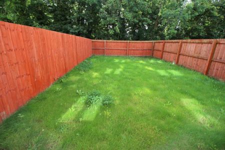 4 bedroom detached house to rent - Photo 3