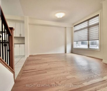 37 QUEENPOST DRIVE - Photo 1