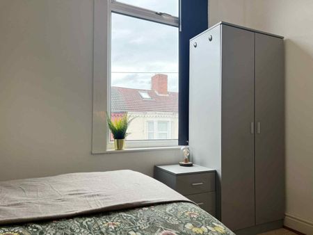 Room in a Shared House, Esmond Street, L6 - Photo 4