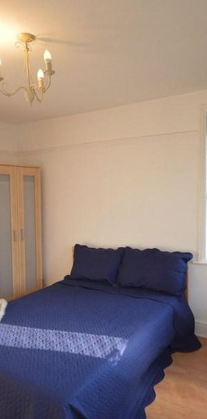 1 bedroom in a flat share to rent - Photo 1