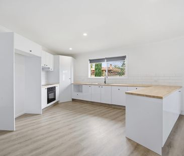 Fully Renovated Family Home in Broadbeach Waters – Walk to Shops & ... - Photo 5