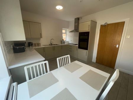 Room 2, Nantwich Road - Photo 4