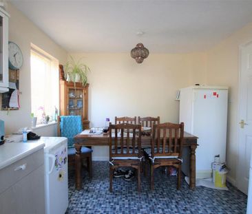 3 bedroom end of terrace house to rent - Photo 5
