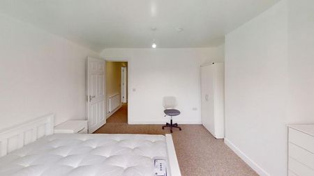 1 bedroom in a house share to rent - Photo 5