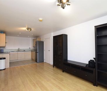 2 bedroom maisonette to rent - Photo 2