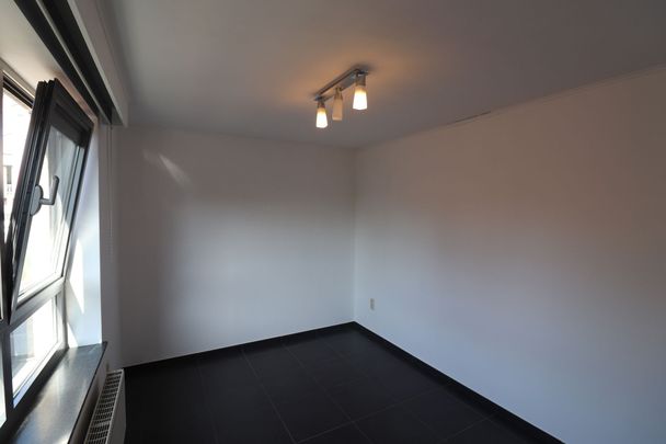 Een appartement op de 1ste verdieping achteraan met 1 slaapkamer en terras. - Photo 1