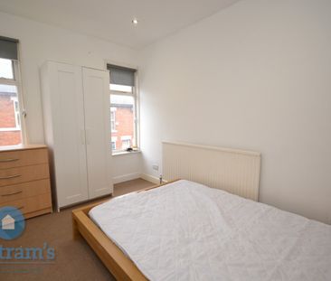 4 bed Mid Terraced House for Rent - Photo 2