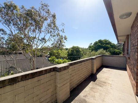 Renovated, Light-Filled & Low-Maintenance Living in the Heart of Penrith - Photo 2