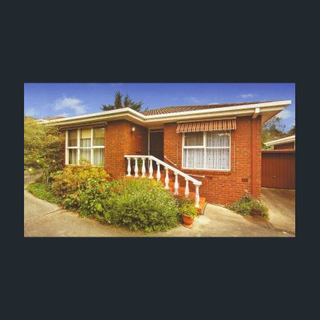 SPACIOUS LIGHT AND BRIGHT VILLA UNIT - PEACEFUL LOCATION - Photo 3