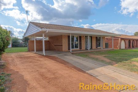 95 Baird Drive, Dubbo, NSW 2830 - Photo 3