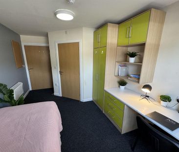 1 bedroom in a flat share to rent - Photo 3