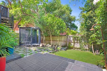Stylish, Sunlit Cottage Just Steps from Cremorne Village - Photo 5