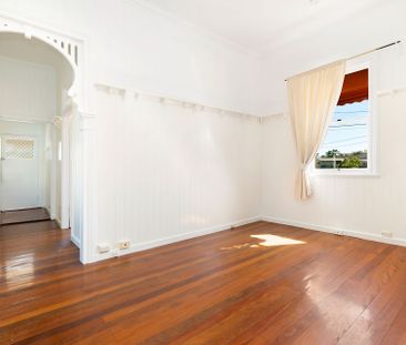 686 Logan Road, Greenslopes. - Photo 3