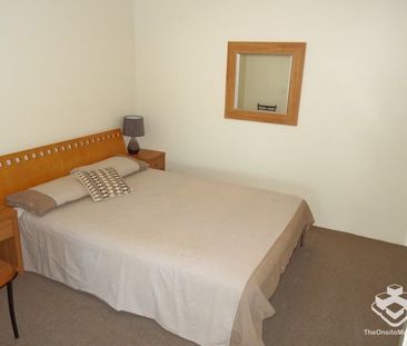 Fully Furnished Studio with Carpark, Storage & Stunning Views - Photo 4