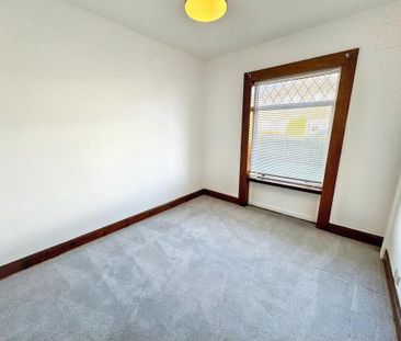 3 bedroom flat to rent - Photo 4