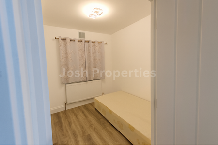 3 bedroom end of terrace house to rent - Photo 2