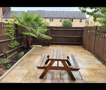 4 Bed Terraced House, Whale Avenue, RG2 - Photo 3