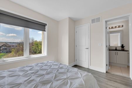 For Lease - 115 Shoreview Place Unit# 9, Hamilton, Ontario - Photo 2