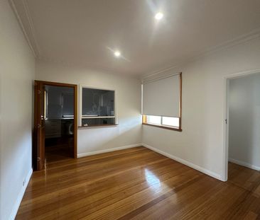 Freshly painted 3 bedroom home - Photo 1