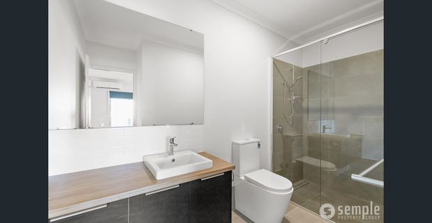 Light, bright 3 x 2 home - Photo 1