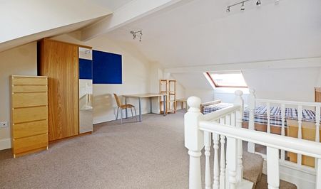 Spacious 4 bedroom property - Photo 4