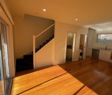 2/6 Isla Avenue, Glenroy VIC 3046 - House For Rent | Domain - Photo 3