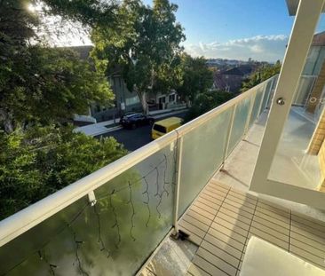 Bondi Beach - Photo 4