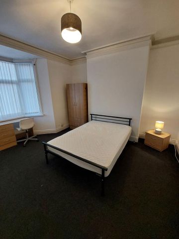 1 bedroom in a house share to rent - Photo 5