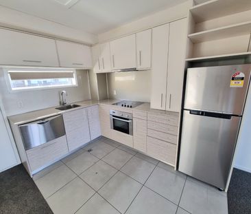 Albany - modern apartment fantastic location - Photo 3