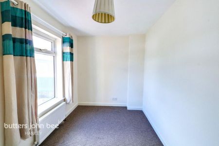 3 bedroom end of terrace house to rent - Photo 2