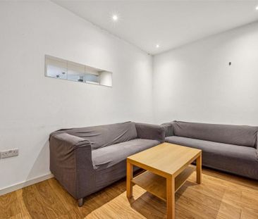 3 bedroom flat to rent - Photo 2