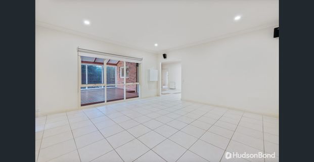 Grand family residence, premier appointments and stellar location - Photo 1