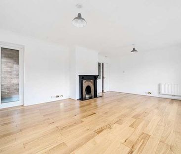 Christopher House, Rosewood Way, Farnham Common, SL2 - Photo 3