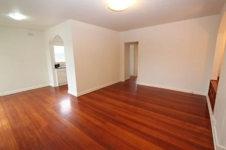 SPACIOUS APARTMENT IN AN IDEAL LOCATION! - Photo 3