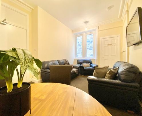 5 bedroom flat to rent - Photo 1