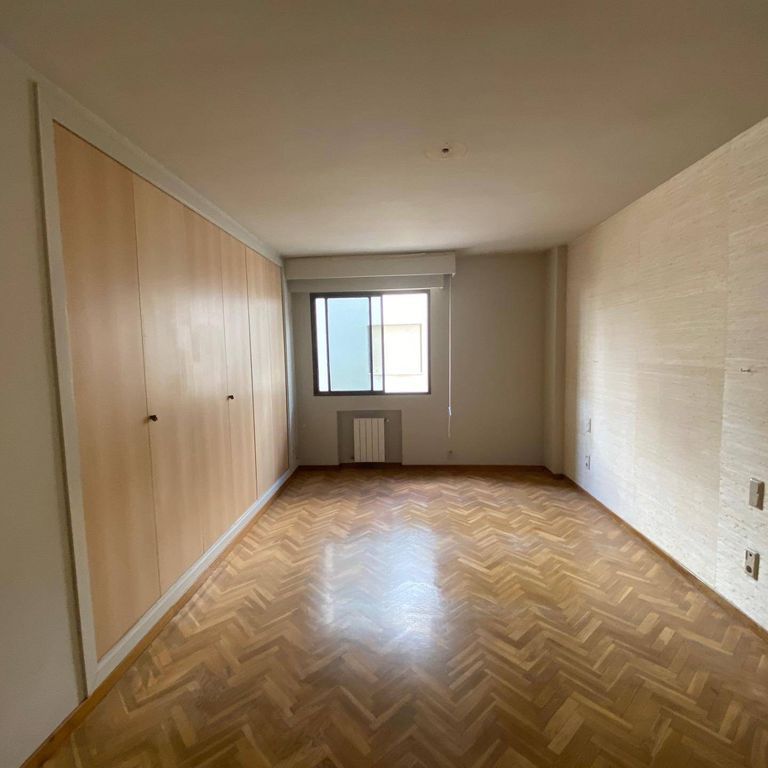 5 room luxury Apartment for rent in Seville, Spain - Photo 1