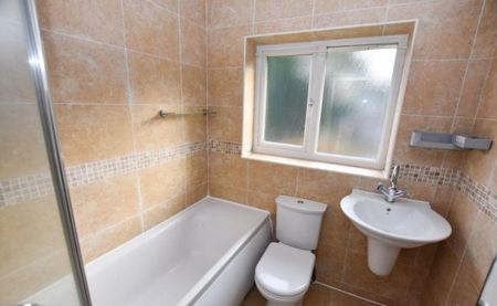 3 bedroom semi-detached house to rent - Photo 5