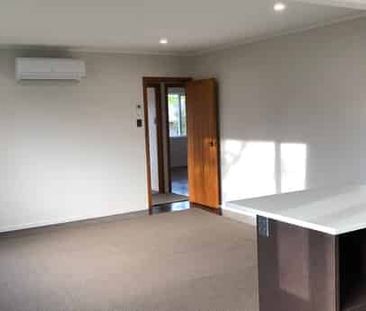 3 bedroom home in Te Atatu Peninsula! - Photo 1