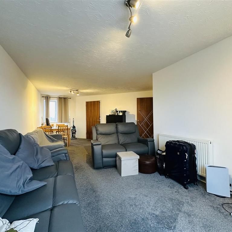2 bedroom flat to rent - Photo 1