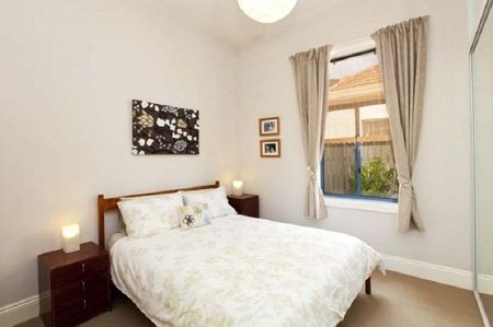Charming Family Home - Photo 3