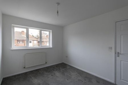 3 bedroom end of terrace house to rent - Photo 3