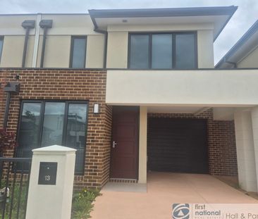 13 Cricklewood Circuit, Narre Warren - Photo 4