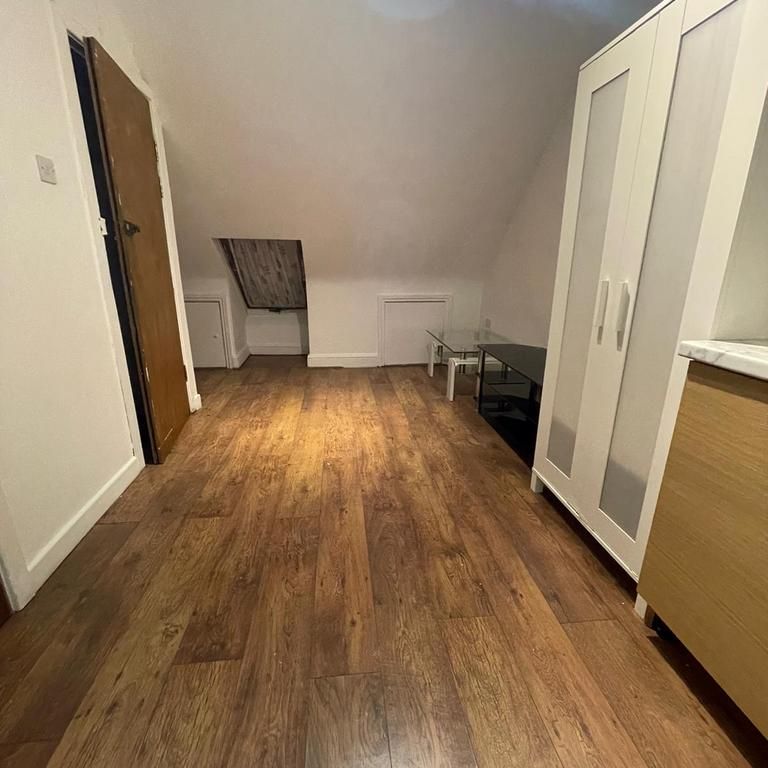 Studio to rent - Photo 1