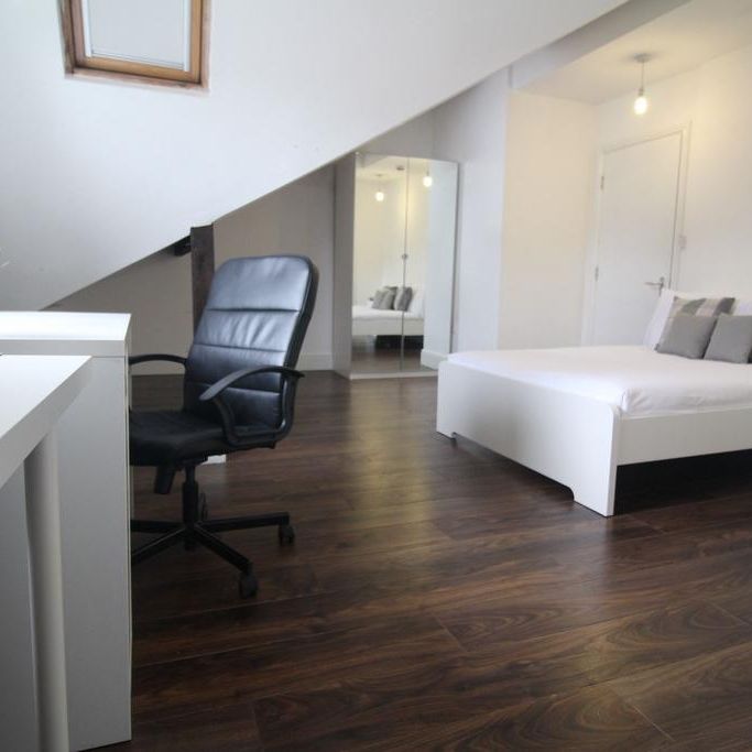5 bedroom flat to rent - Photo 1