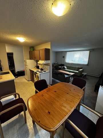 720 2 Avenue Northwest, Calgary - Photo 2