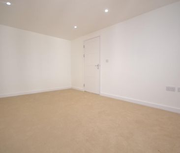 2 bedroom Flat To Let - Photo 5