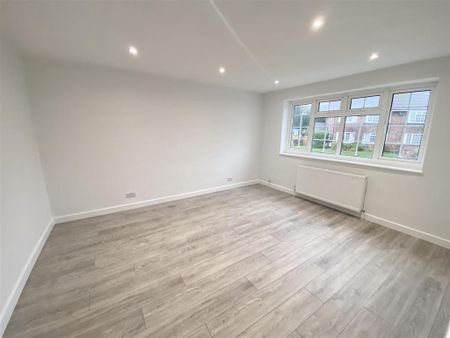 3 bedroom detached house to rent - Photo 2