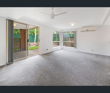 SPACIOUS TOWNHOUSE IN SOUGHT AFTER AREA - Photo 4